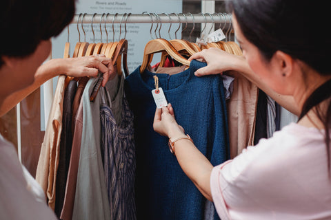 Consejos de Compra Inteligente - Moda Consciente para la Mujer Moderna